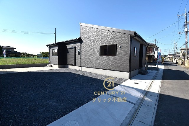 リーブルガーデン  笠間市旭町　第12　3の駐車場|駐車場は十分なスペース。ご家族それぞれが車をご所有の場合や、来客の際も安心です。
内覧可能です。ご予約はHPから、またお電話でもお気軽にどうぞ。