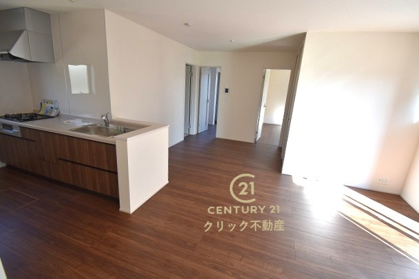 リーブルガーデン  笠間市旭町　第12　3の居間・リビング|日差しあふれる明るいLDKです。インテリアショップで見掛けた「あの家具」も映えるかも！お気に入りの空間が寛ぎの時間を生み出します。