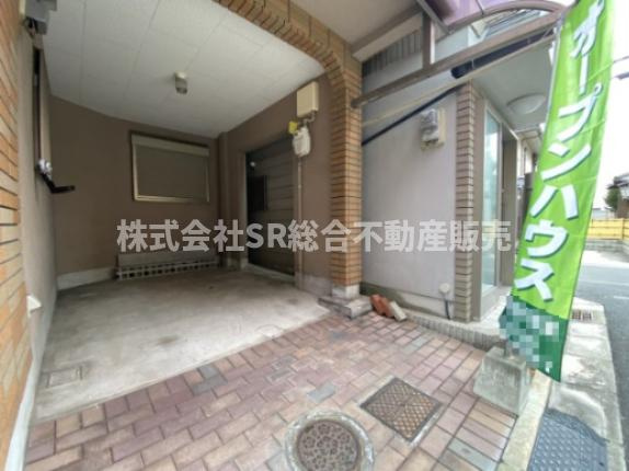 若江東町3丁目中古戸建の駐車場|ハイルーフ車も駐車可能です♪