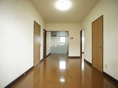 【居間・リビング】 | ヴェルエスト鹿沼B | 快適に過ごせるエアコンが付いています♪