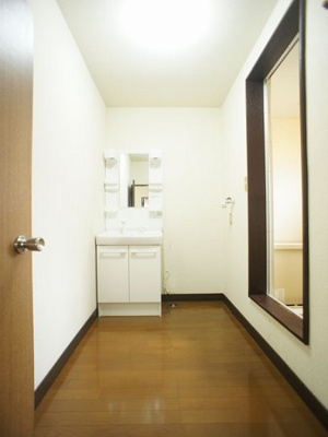 【独立洗面台】 | ヴェルエスト鹿沼B | 洗髪洗面化粧台と洗濯機置き場があります♪