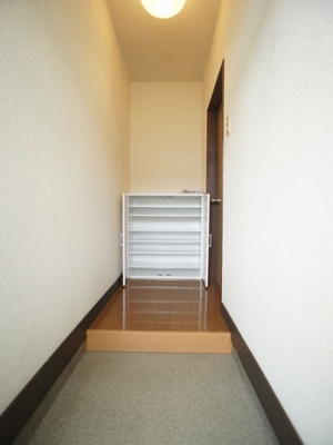 【玄関】 | ヴェルエスト鹿沼B | たくさん収納できるシューズボックスが付いています♪