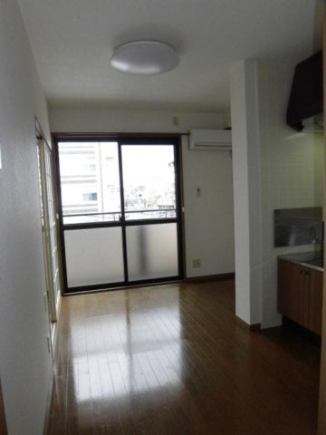 レ・ファミール・ド・ジョイ60　A棟の居間・リビング|明るい室内です☆