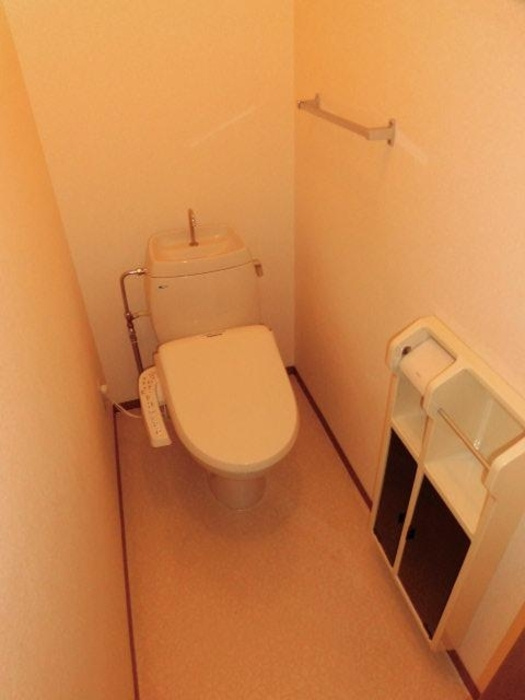 レ・ファミール・ド・ジョイ60　A棟のトイレ|嬉しい温水洗浄便座付き♪