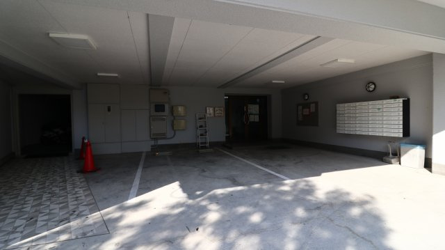 ヒルバレー妙法寺駅前のエントランス