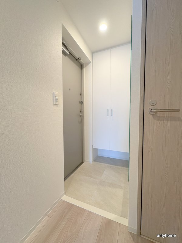 ArtizA緑地公園　仲介手数料無料の玄関