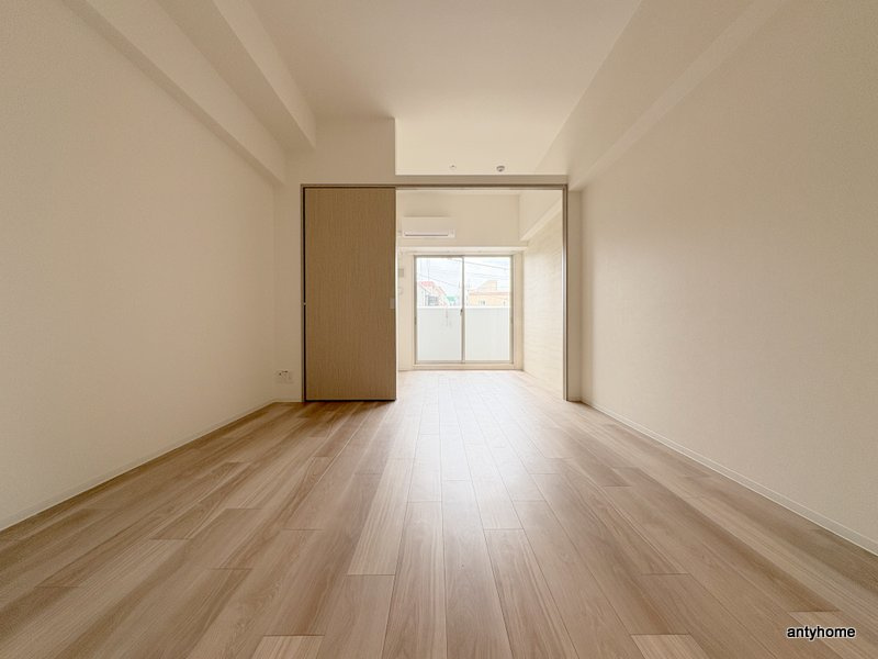 ArtizA緑地公園　仲介手数料無料の居間・リビング