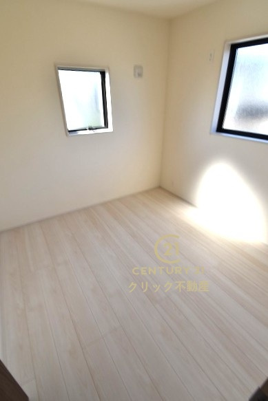 リーブルガーデン  笠間市旭町　第12　4の洋室|採光バッチリ・通風良好です。
たっぷり差し込む陽光がお部屋を明るく照らします！