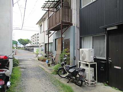 広島市西区観音新町3丁目 　中古一戸建ての前面道路含む現地写真