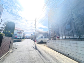 【前面道路含む現地写真】