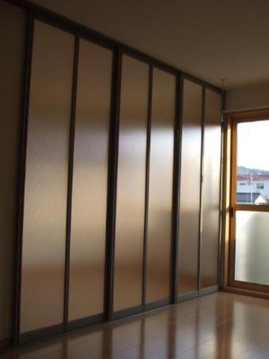 グランドソレーユ東合川の寝室|風通しも良い寝室です☆