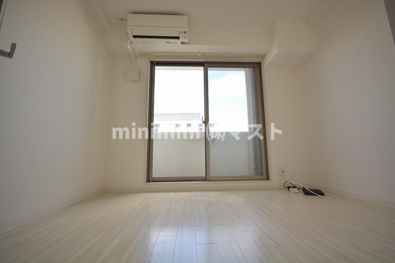 エストゥルースプラス大阪福島の居間・リビング