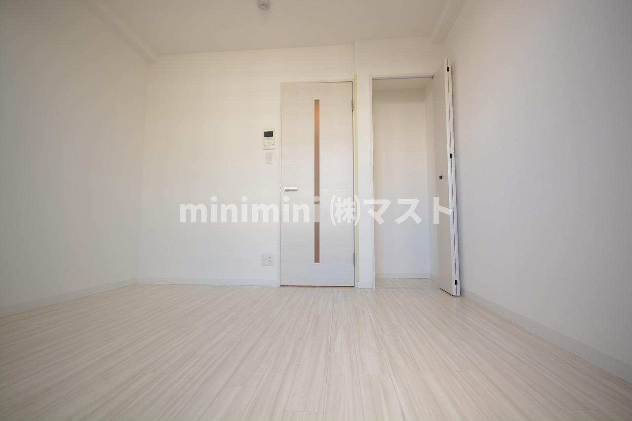 エストゥルースプラス大阪福島の内装