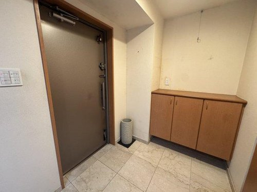 ルネヒューマンズガーデンパラディオB棟の玄関