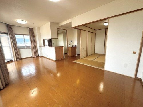 ルネヒューマンズガーデンパラディオB棟の居間・リビング