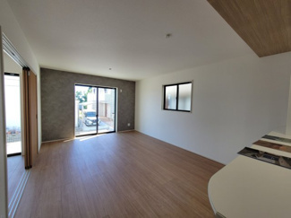 【居間・リビング】 | 泉台４丁目　新築戸建 | かわいらしい雰囲気の内装です。