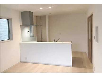 【居間・リビング】 | 広島市安佐南区緑井７丁目　新築一戸建て(全3棟)