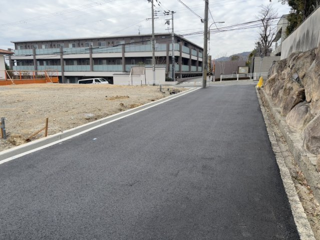 鴨子ヶ原2丁目売土地の前面道路含む現地写真