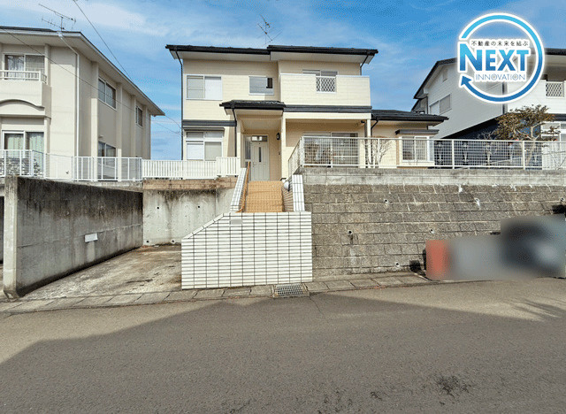 塩竃市大日向町20-7の外観|閑静な街並みに佇む本邸宅は、プライベートな駐車スペースを備えたマイカー生活も快適な戸建◎