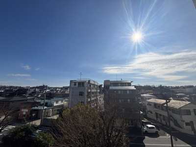 【展望】 | 鶴見馬場町ファミリーマンション | ◆その邸が魅せる、気品・上質・重厚感・極細やかさ、そのすべては訪れた者に安らぎと品性を与える特別な空間です。ここに住むからこそ意味がある。すべての（始まり）をここから迎えます。