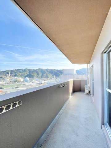 アルファステイツ桟橋通りⅡのバルコニー|バルコニーは広さもあり開放的です。お洗濯物もたくさん干せます。