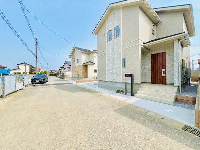 伊勢崎市除ケ町の前面道路含む現地写真|閑静な住宅地で駐車も焦らずに◎