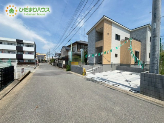 深谷市上柴町　第37期　新築一戸建て　クライン　01の前面道路含む現地写真|前面道路幅6ｍ！
車の出入りもスムーズにできます！