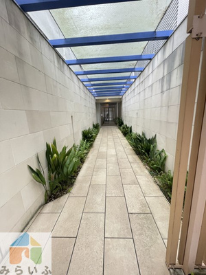 【エントランス】 | ル・シャンパーニュ