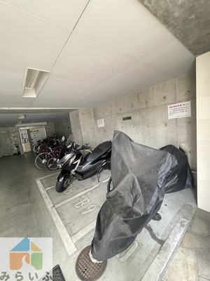 【駐車場】 | ル・シャンパーニュ