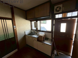 収納スペース豊富なキッチンです。