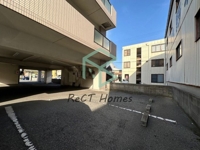 姫路市飾磨区恵美酒の賃貸マンションの駐車場