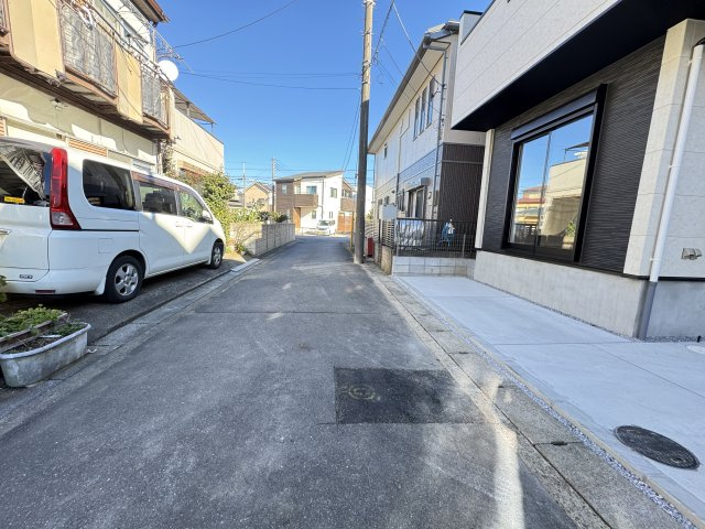 八潮市大瀬新築戸建（中川小学校：7分）の前面道路含む現地写真|北西側前面道路