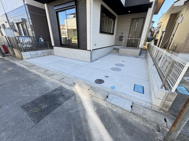八潮市大瀬新築戸建（中川小学校：7分）の駐車場|駐車スペース・２台駐車可
