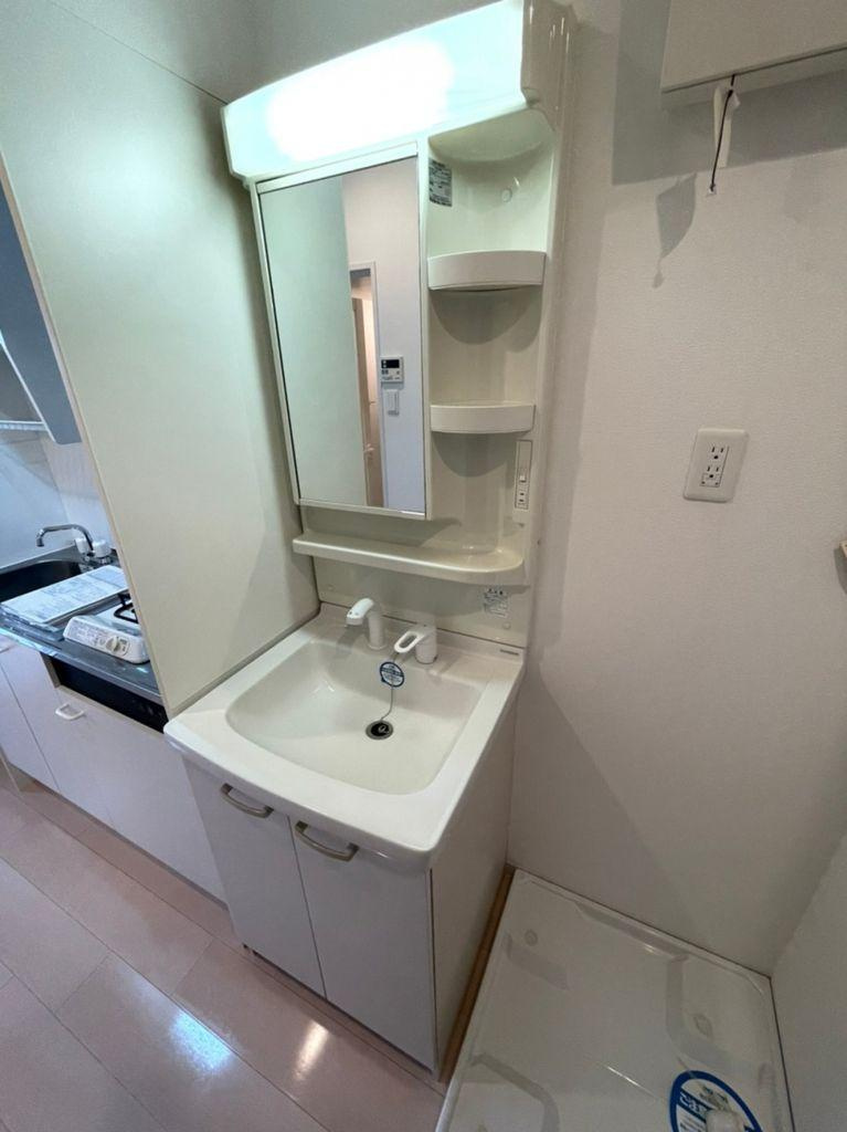 リヴェール白壁　名古屋市賃貸 仲介手数料無料の洗面所|洗面