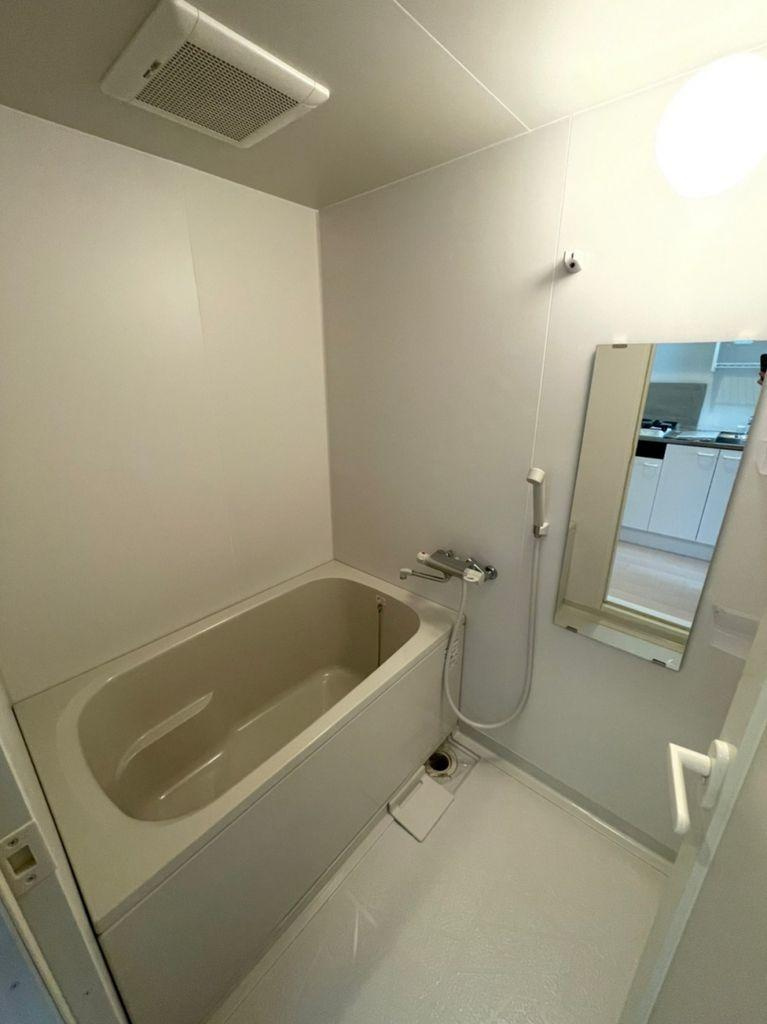 リヴェール白壁　名古屋市賃貸 仲介手数料無料の浴室|バス