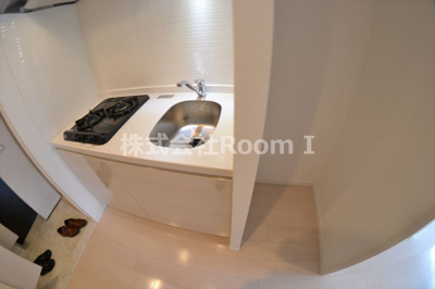 【キッチン】 | サムティ本町橋ⅡＭＥＤＩＵＳ | コンパクトなキッチンで掃除もラクラク