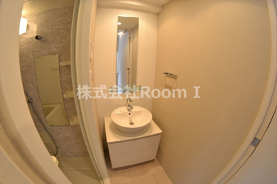 【独立洗面台】 | サムティ本町橋ⅡＭＥＤＩＵＳ | 独立洗面台で身支度をすべて済ませてしまいましょう