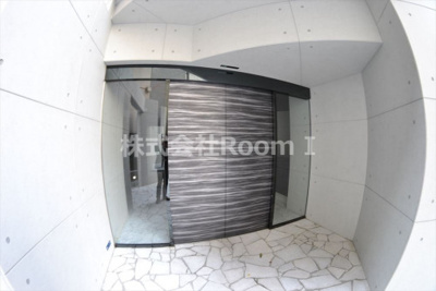 【エントランス】 | サムティ本町橋ⅡＭＥＤＩＵＳ | 落ち着いたエントランスです