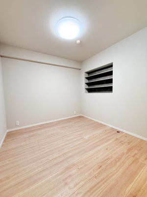 【居間・リビング】 | 弘明寺ニューフラワーマンション | 別アングルから見たリビングです。