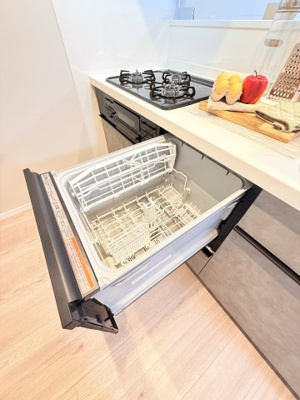 【キッチン】 | 弘明寺ニューフラワーマンション | 家事の負担を軽減できる食器洗浄機付きです。