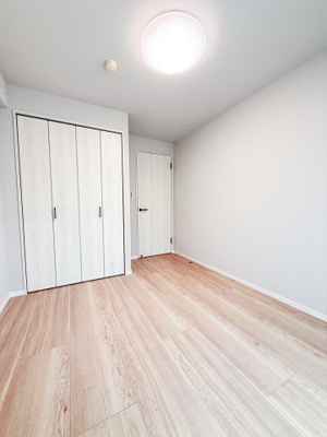 【洋室】 | 弘明寺ニューフラワーマンション | 約5.2帖の洋室は主寝室にいかがでしょうか。