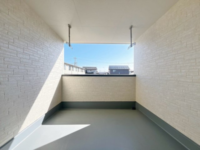 【バルコニー】 | 沼田市高橋場　新築住宅 | お日さまがほほえむバルコニー。気持ち良い風と青く広がる空。思わず深呼吸したくなる。