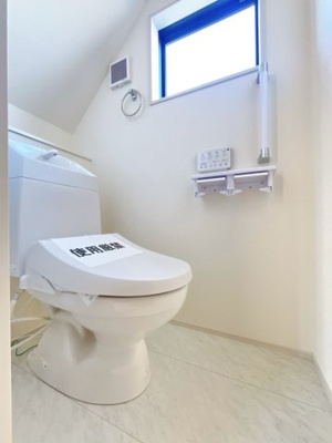 【トイレ】 | 沼田市高橋場　新築住宅 | 清潔感にあふれた空間と機能的な洗浄装置。毎日何度も使う場所だから快適に。便利に。