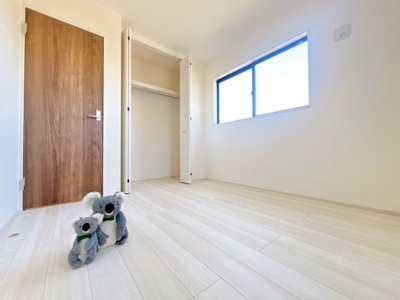 【洋室】 | 沼田市高橋場　新築住宅 | 広さはお子様の勉強部屋にも適した広さ！
勉強机や本棚などの家具を置いてもフリースペースも確保することができます。