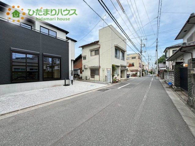 熊谷市宮町　新築一戸建て　グラファーレ　01の前面道路含む現地写真|前面道路が広いので駐車も楽々です。
くるま通りも少ないのでお子様も安心な住環境。