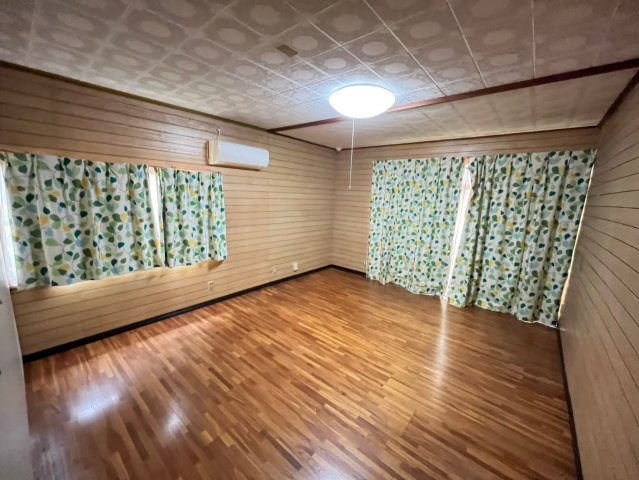 西宮町戸建の洋室