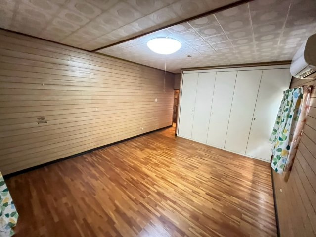 西宮町戸建の洋室