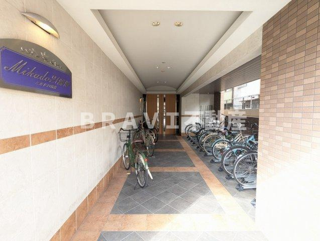 ミカド21鴻池 BRAVI不動産のエントランス