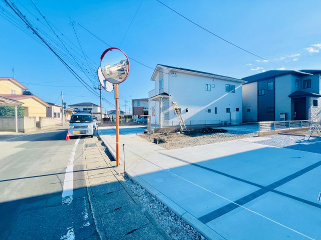 伊勢崎市茂呂南町の前面道路含む現地写真|車の通りも少なく駐車も楽々♪