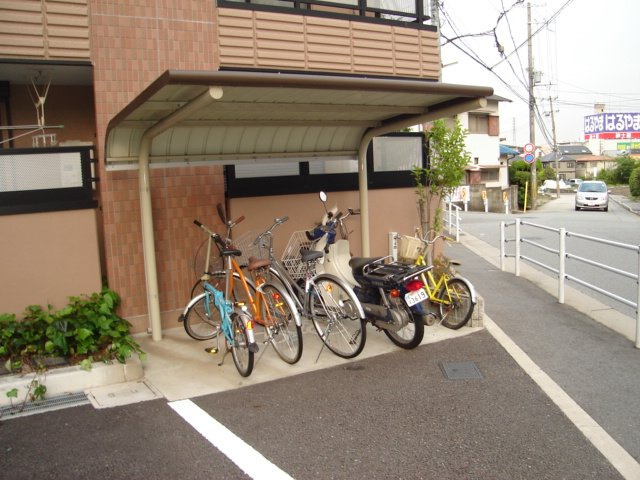 ジョイメニーのその他共用部分|屋根付駐輪場